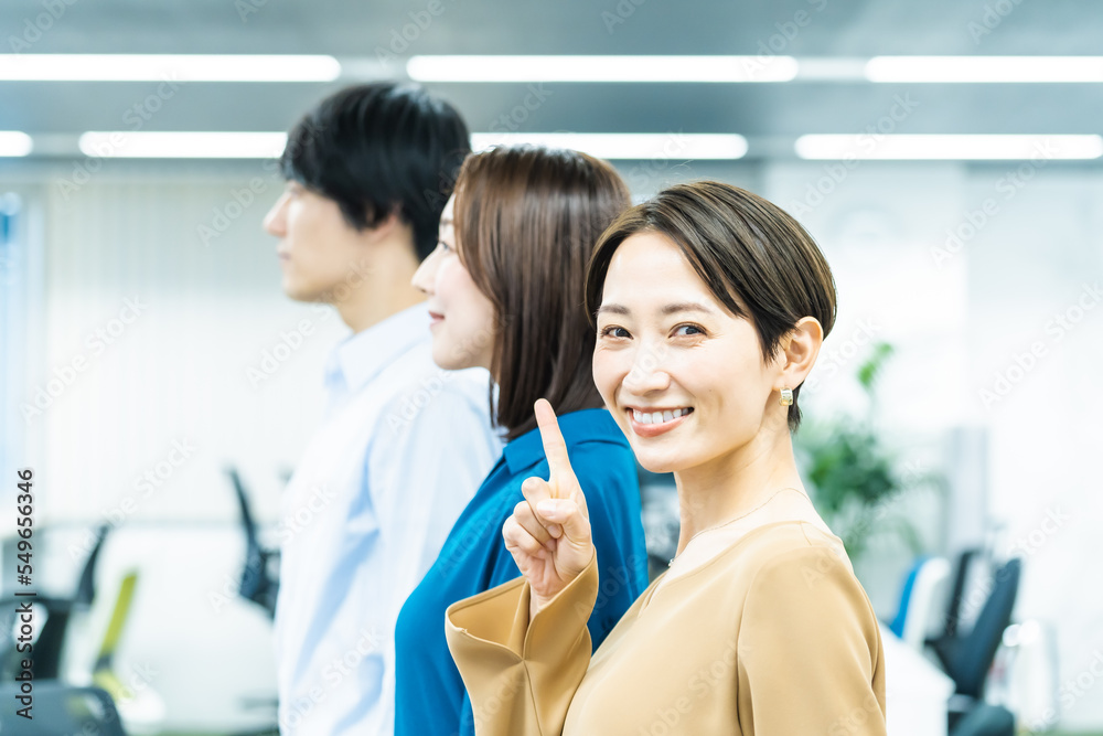 Obraz premium オフィスカジュアルシーン