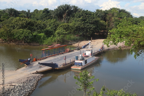 ponte caída sobre o Rio Curuçá, no Km 25 da BR-319, em Careiro, no estado do Amazonas. Ao lado alternativa de desvio implantada photo