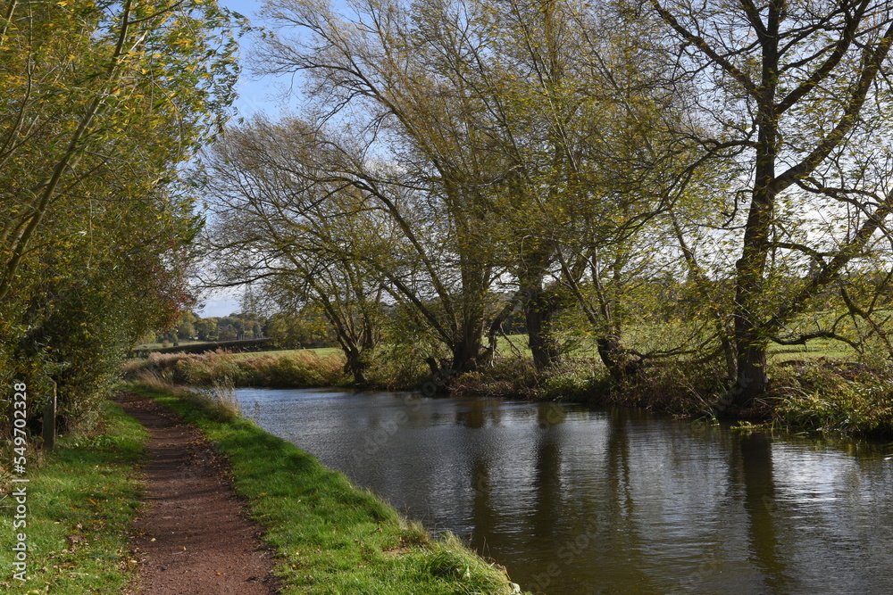 a view of the stourbridge canal to the stewponey for the tow path a view of the stourbridge canal to the stewponey for the tow path