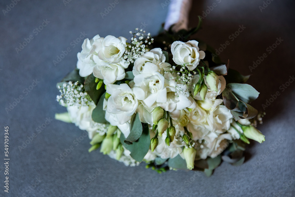 bukiet ślubny z białych kwiatów, wedding bouquet - obrazy, fototapety, plakaty 
