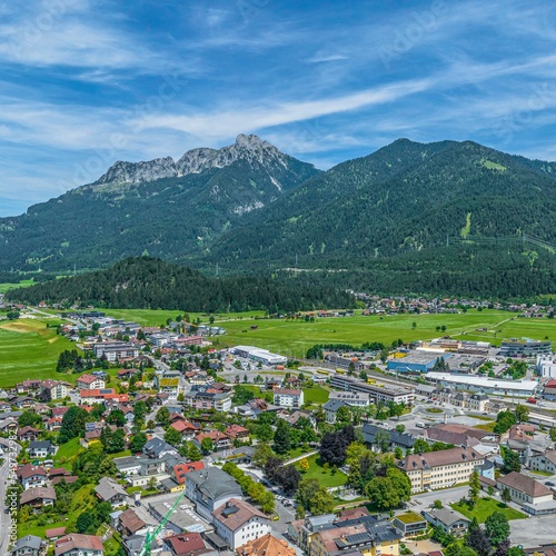 Ausblick ins Tiroler Lechtal  eine ideale Region zum Wandern und Radfahren in alpiner Landschaft