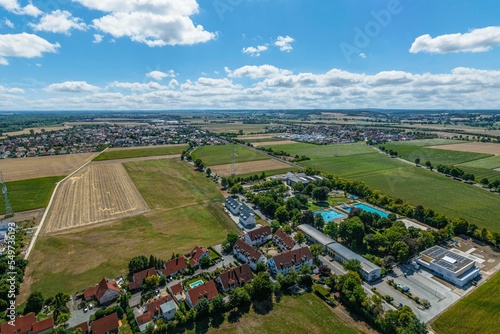 Meitingen in Nordschwaben, ein Freizeitbad am Ortsrand aus der Luft photo