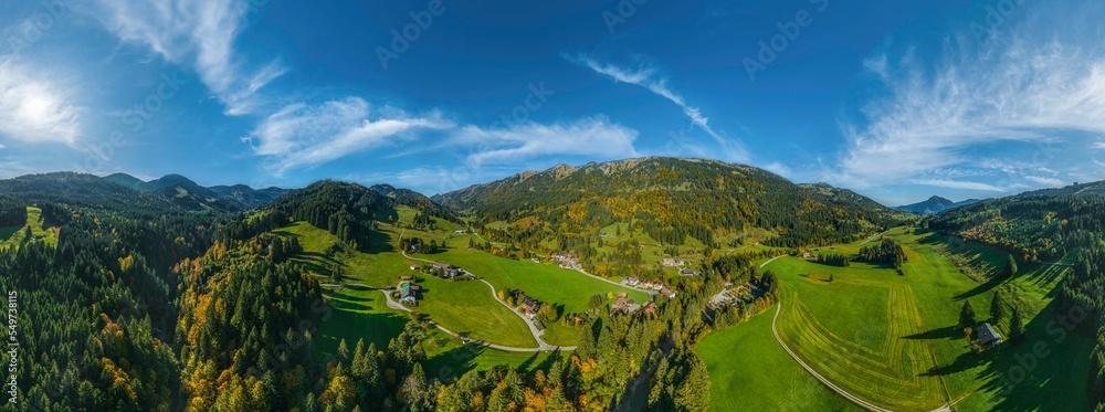 Ausblick auf Gunzesried-Säge in den Allgäuer Alpen, als 360°-Luftbild