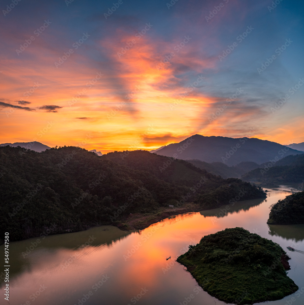 Obraz premium Ba Be National Park,Vietnam in sunset