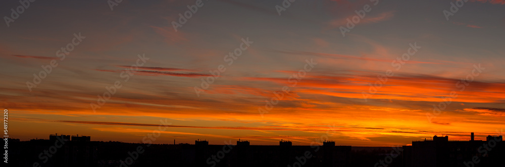 Bright and colorful dawn. beautiful early morning