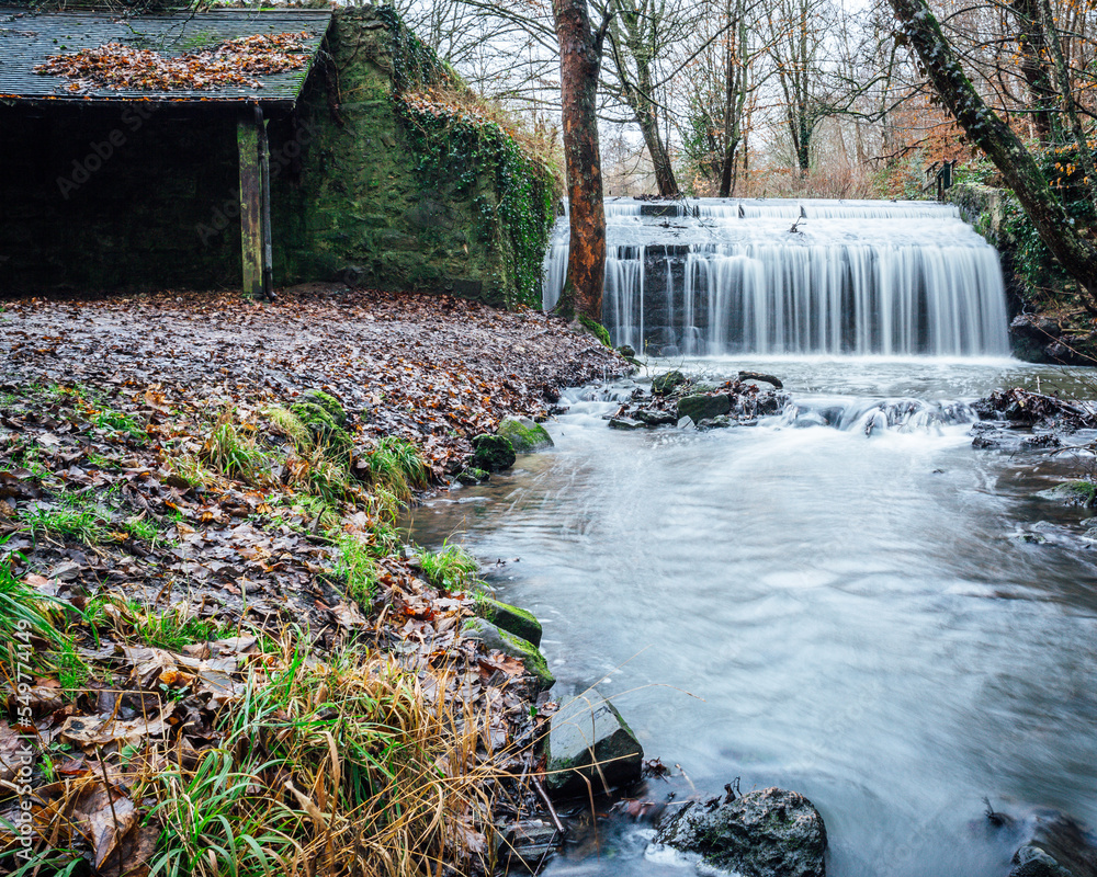 Fototapeta premium Fall Waterfall - Cascade Automnale