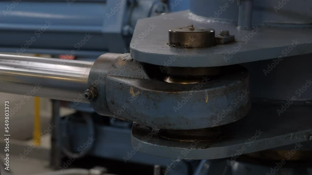 Connection of piston rod to rudder tiller on steering gear Connection of piston rod to rudder tiller on steering gear