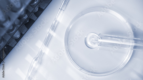 Φωτογραφία Close up shot of Petri dish with pipette.