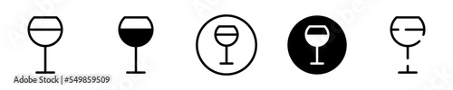 Conjunto de iconos de copa de cristal. bebida alcohólica. Concepto de brindis, celebración, fiesta. Copa de vino de diferentes estilos. Ilustración vectorial