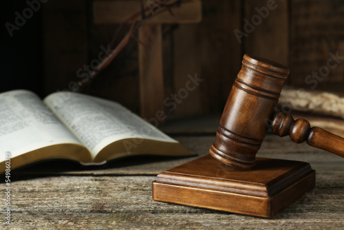 Obraz na płótnie Judge gavel on old wooden table, closeup. Space for text