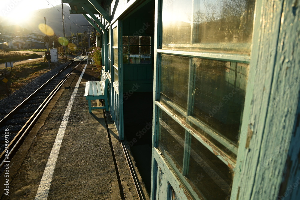 ローカル線の駅舎 長野県上田市 StockFoto Adobe Stock