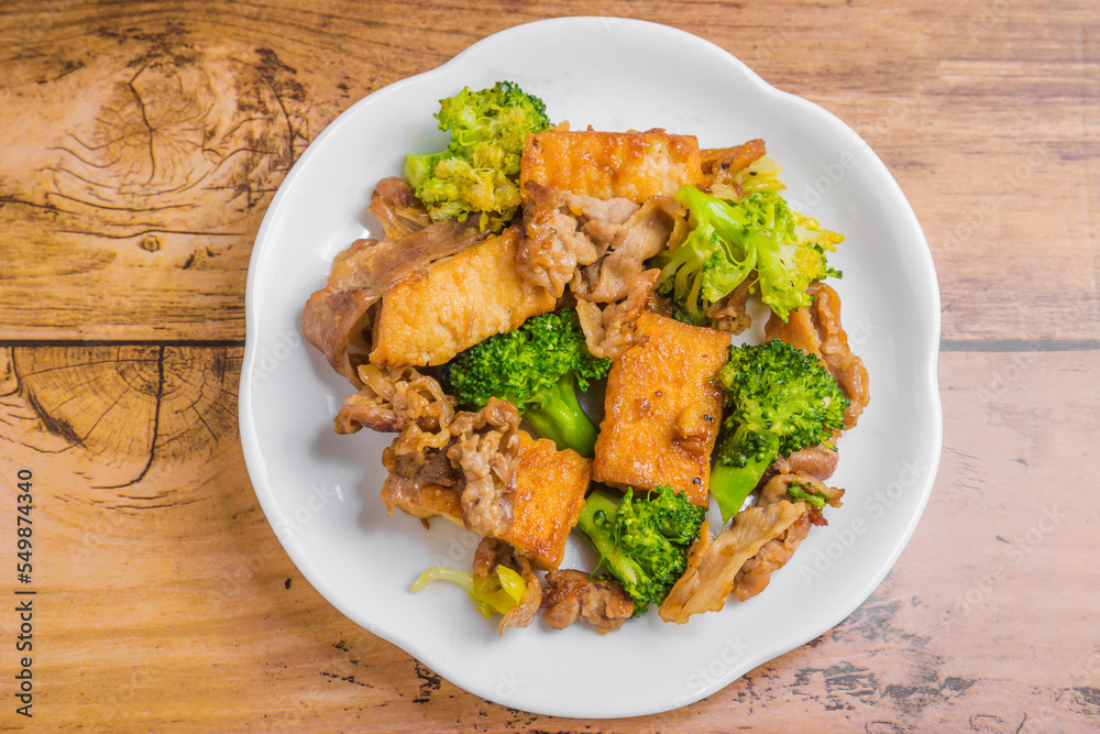 豚肉と厚揚げのオイスターソース炒め
豚肉と厚揚げのオイスターソース炒め