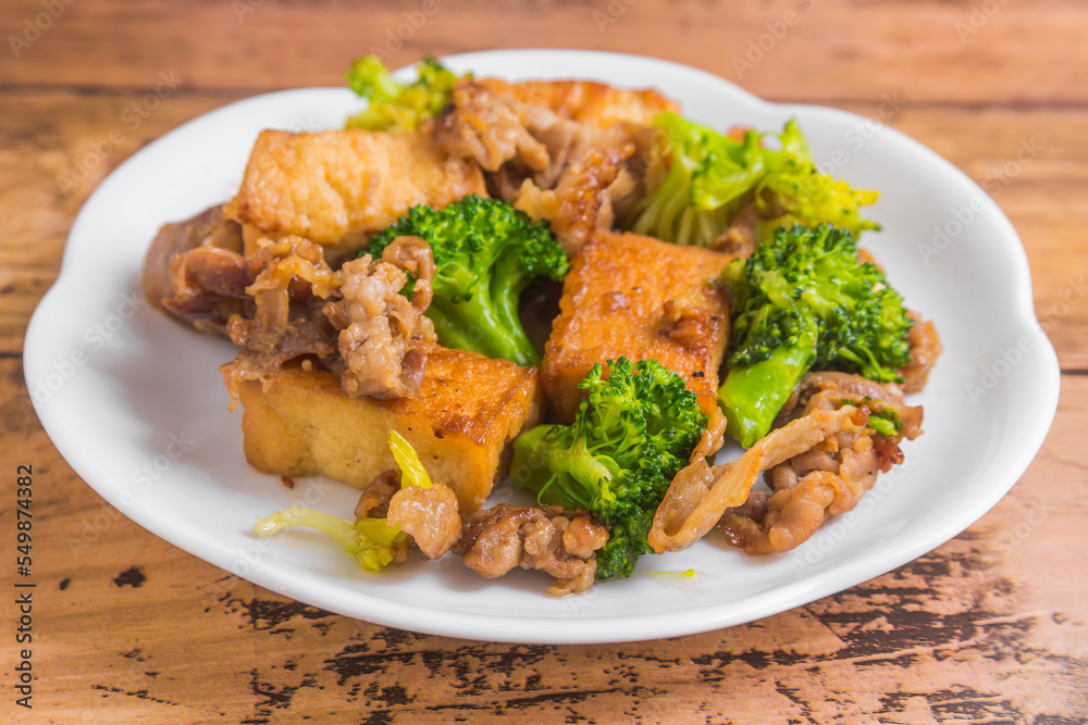 豚肉と厚揚げのオイスターソース炒め
豚肉と厚揚げのオイスターソース炒め