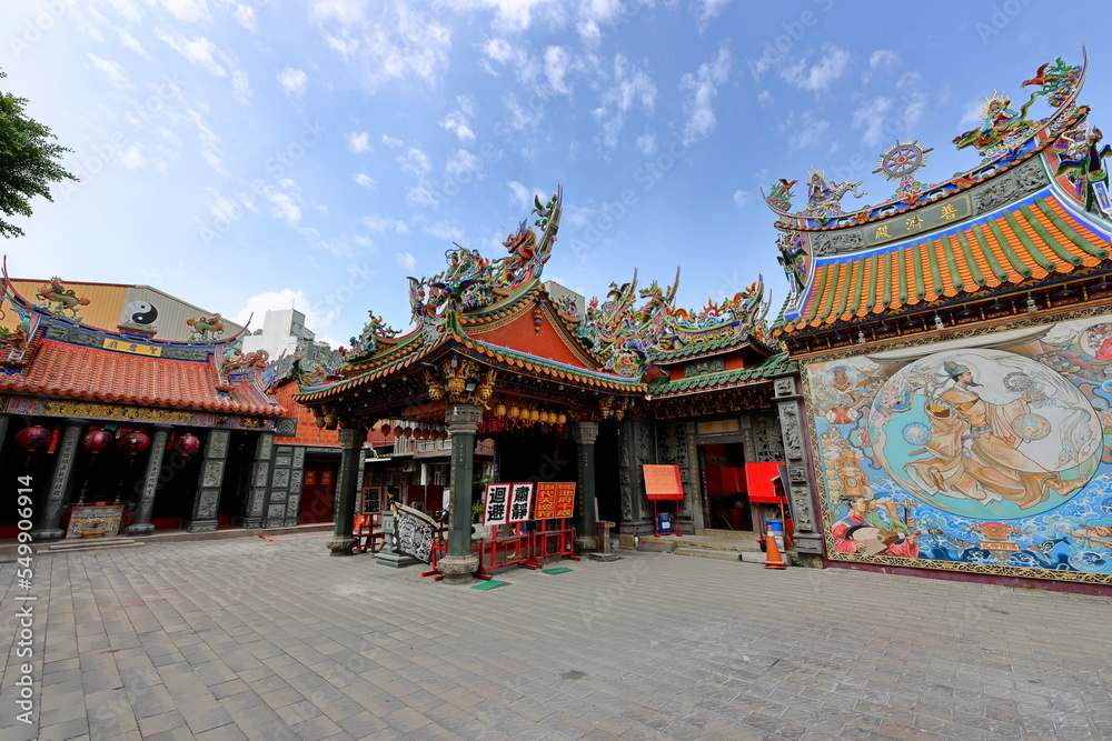 Fototapeta premium Puji Temple (a Taoist temple with ornate rooftop carvings) in Tainan, Taiwan