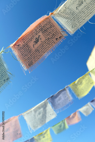 Fotografia Tibetan flags moving with the wind, spreading prayers and good intentions