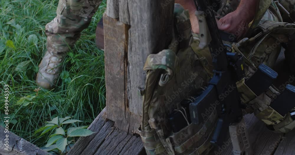 Vidéo Stock Close-up of hands of an unrecognizable male soldier in ...