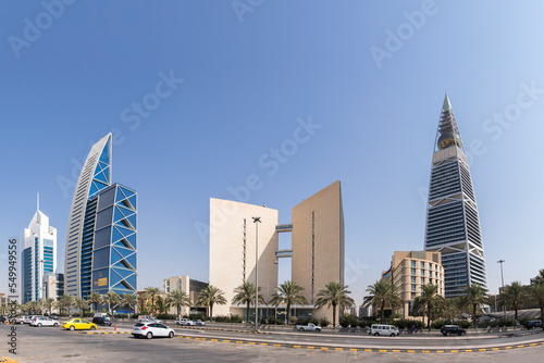 Fotomurale King Fahd Road - Faisaliyah Tower in Saudi Arabia - Riyadh