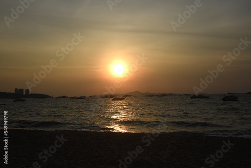 Sonnenuntergang am Strand von Pattaya  Thailand