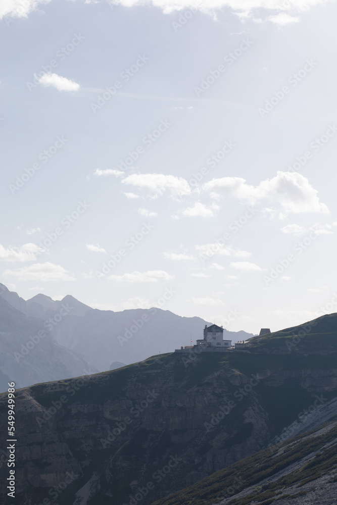 Naklejka premium mountains and clouds