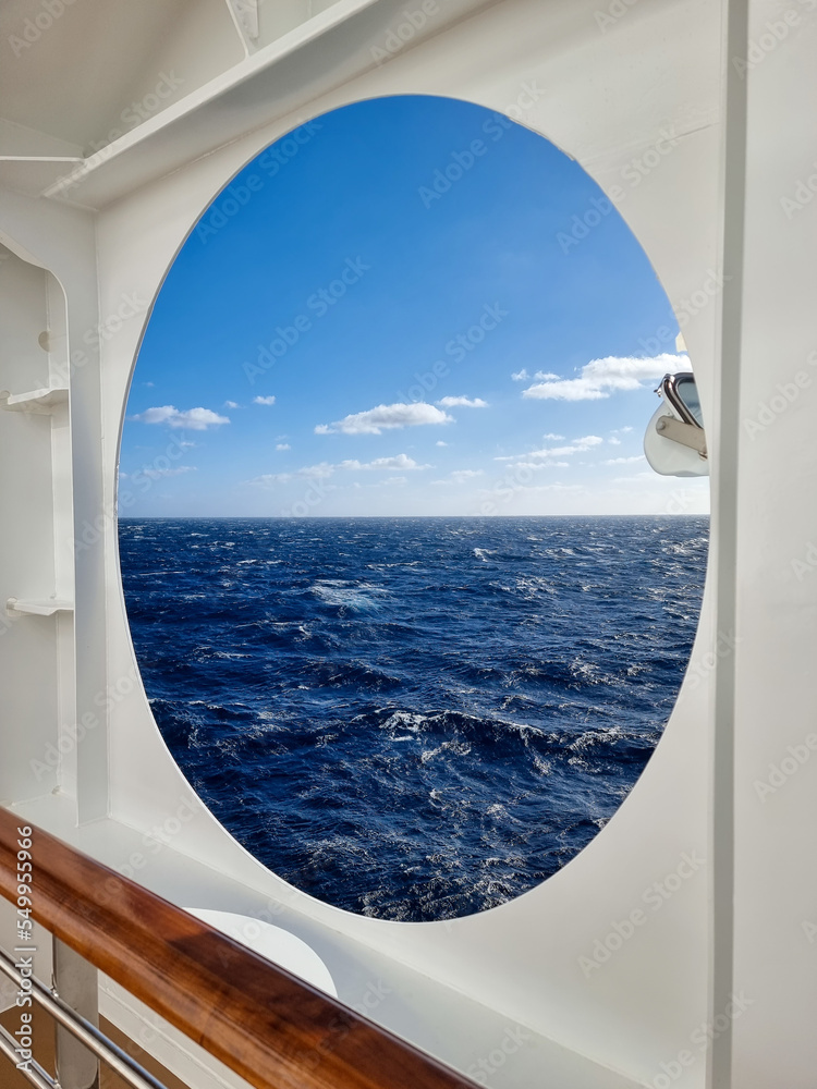 nave da crociera in navigazione Stock Photo Adobe Stock