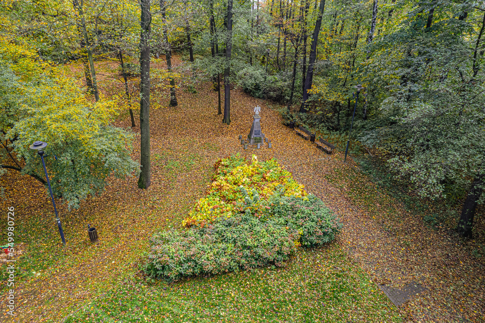Jesień w parku, Park Olszynka na Śląsku w Polsce gmina Gorzyce jesienią