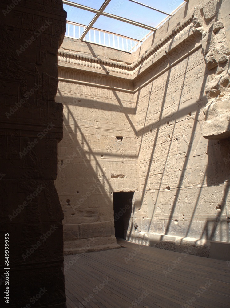 Φωτογραφία Philae temple and Greco-Roman buildings seen from the Nile, a temple of Isis, love
