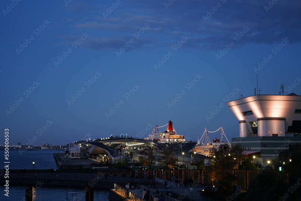 Fototapeta premium 大さん橋、横浜、夜景、日本、港、空、