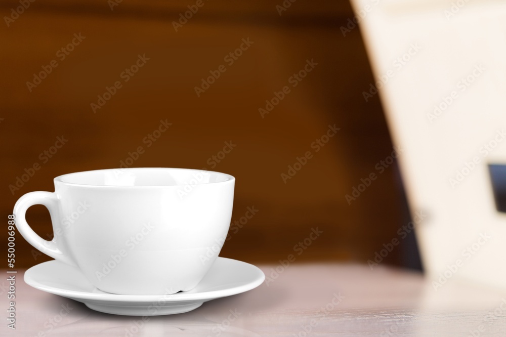 Obraz premium Tasty hot coffee in cup on the table