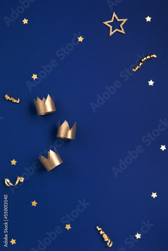 Stampa su tela Three gold crowns for Traditional Three King's Day of January 6, blue background