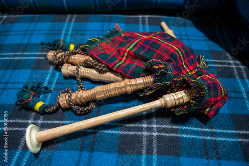 Tela Symbols of Scotland - wollen tartan textile and handmade musical instrument bagp