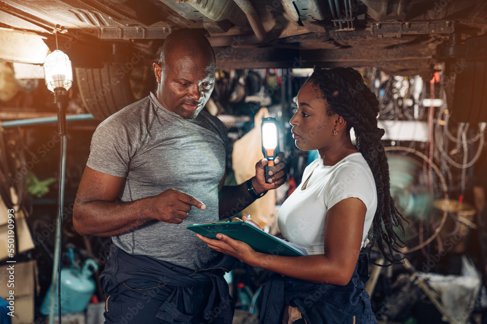 Obraz premium Auto mechanic are checking and repair maintenance auto engine is problems at car repair shop.