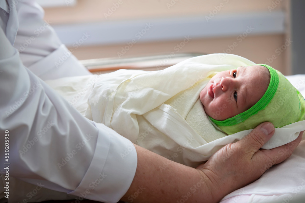 Naklejka premium Medical staff caring for a newborn in the hospital.