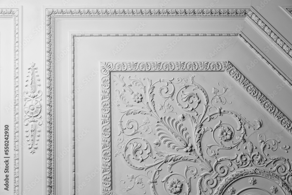 Obraz premium White ceiling design elements in rococo style, bas-relief