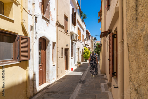 Fototapeta Naklejka Na Ścianę i Meble -  Colored houses, narrow alleys, shutters on the windows, planters, lovely sunshine, blue sky, this makes the old town of Rethymno so cozy, Crete, Greece