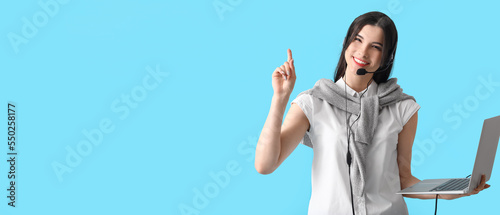 Female technical support ag...