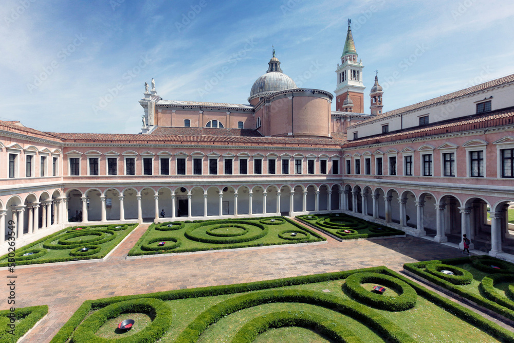 Isola di San Giorgio Maggiore, Venezia. Giardino della Fondazione Giorgio Cini verso la Basilica
