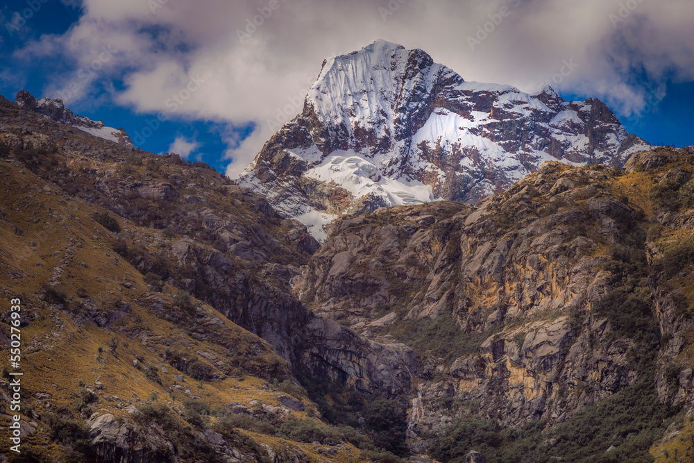 Fototapeta premium Huascaran Mountain massif in Cordillera Blanca, snowcapped Andes, Ancash, Peru