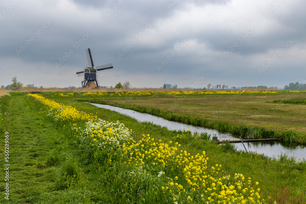 Windmill Broekmolen, Molenlanden - Nieuwpoort, The Netherlands Windmill Broekmolen, Molenlanden - Nieuwpoort, The Netherlands