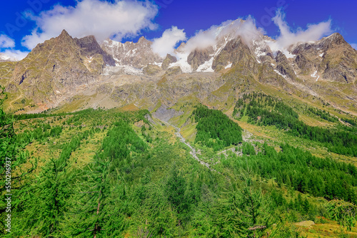 Mont Blanc massif idyllic alpine landscape countryside, Chamonix, French Alps © Aide