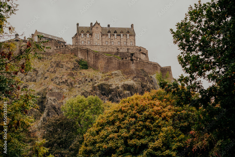 Edinburgh Scotland: 19th Oct 2022: Edinburgh Castle in the City during Autumn