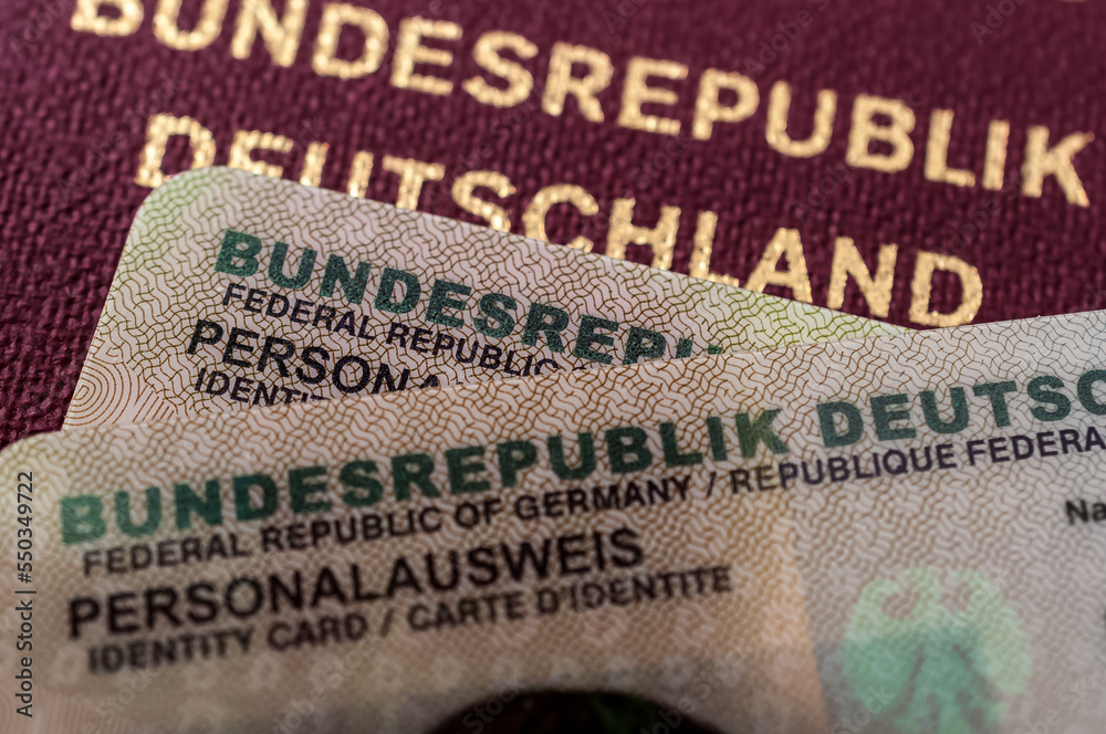 Obraz premium digitaler Reisepass in Deutschland