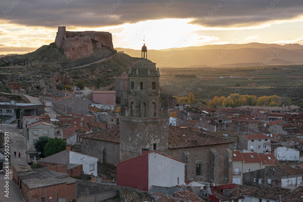 Φωτογραφία Church of Santa Eulalia and Castle of Arnedo at sunrise