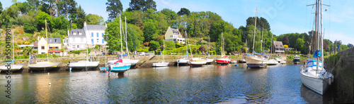 Pont-Aven, in Brittany, is a colorful town, known for all the famous painters who have stayed there, but also for its beautiful little port on the river Aven