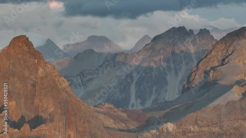 Endless mountain views during sunset french alps rocky landscape 