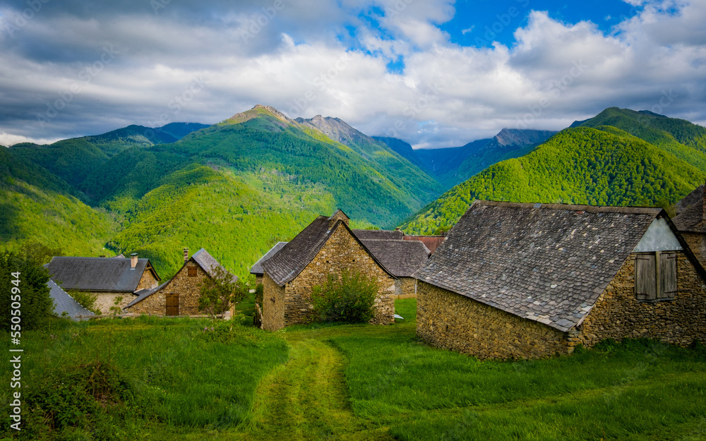 Φωτογραφία Traditional houses in the village of Antras with view on the mountains of the Fr