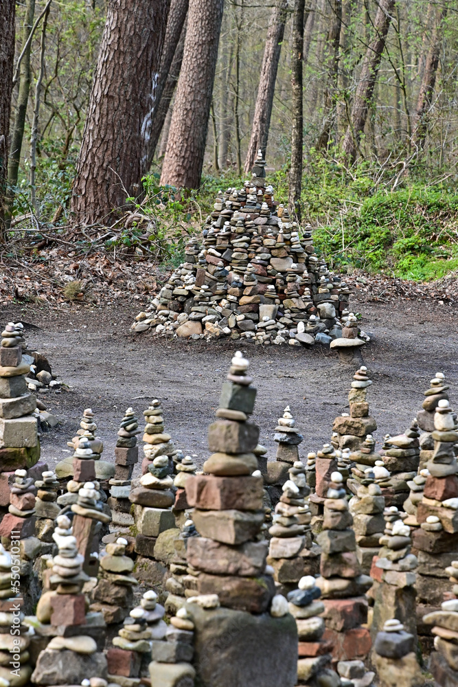 Steinmännchen / Steinhaufen im Wald bei Kleve Steinmännchen / Steinhaufen im Wald bei Kleve