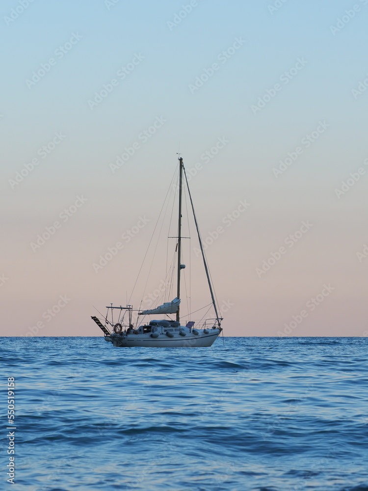 海に浮かぶボート
