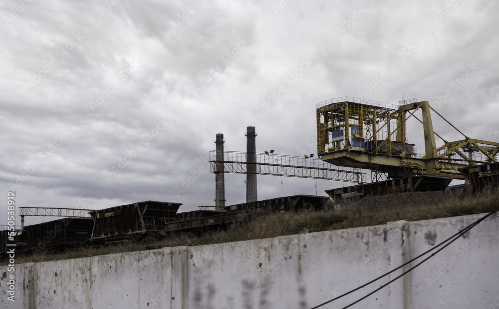 Obraz premium destroyed buildings of the workshop of the Azovstal plant in Mariupol Ukraine