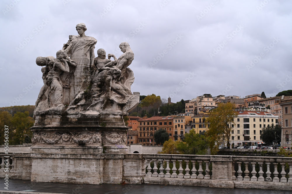 Statue sur le Pont Vittorio Emanuele de Rome