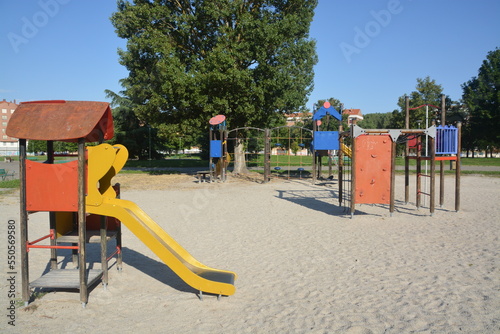 Wallpaper Mural Columpios en parque infantil Torontodigital.ca